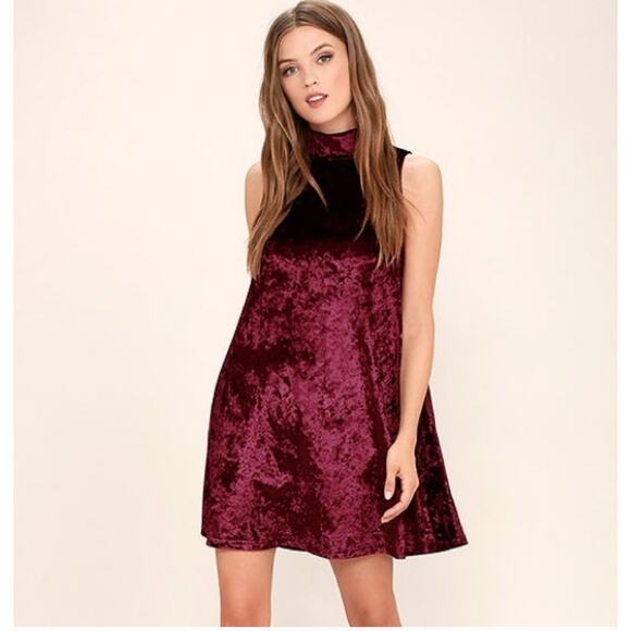 Lulu's Dress M Burgundy Dream of Decadence Velvet Swing Mock Neck Key Hole - Picture 1 of 10